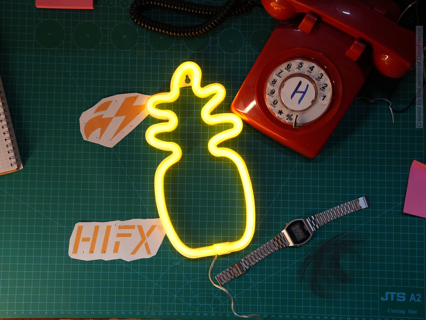 Neon Lights(Pineapple)